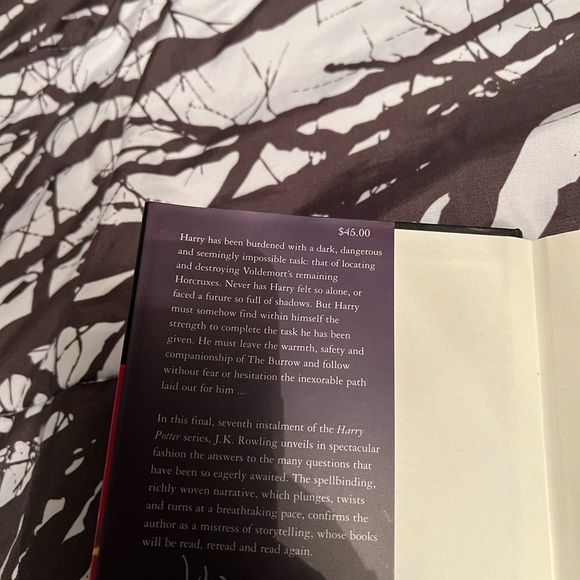 Harry Potter And The Deathly Hollows Book! - Picture 4 of 5